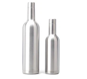 Bottiglia di bevanda di vino isolata